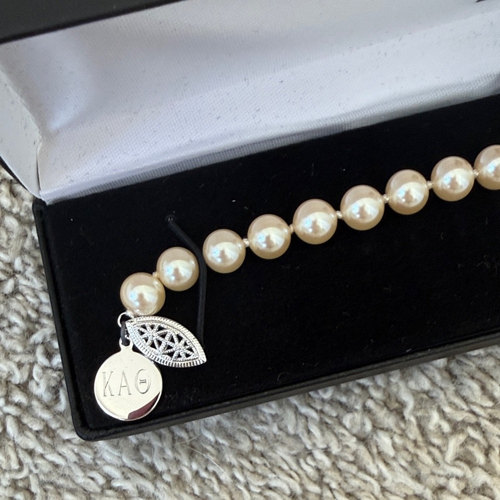 Kapp Alpha Theta Pearl Beaded Bracelet in Ivory with Silver Charms
